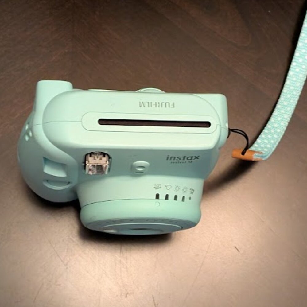 O2 FUJIFILM INSTAX Mini 9 Instant Camera - Picture 3 of 13